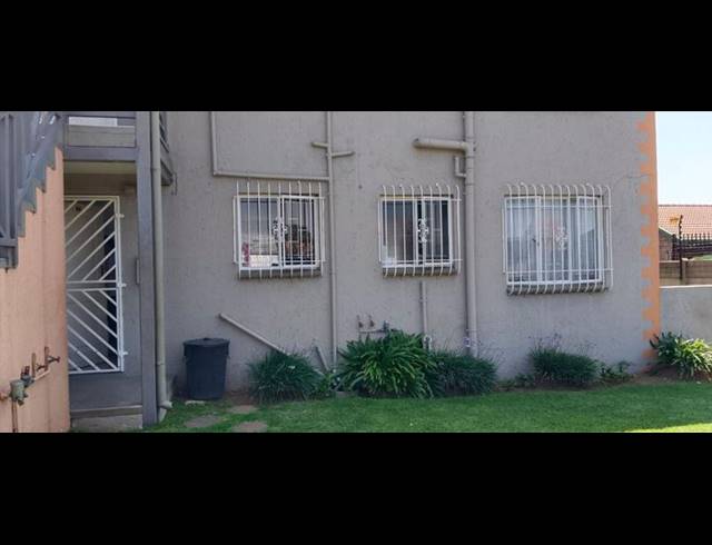 2 BEDROOM TOWNHOUSE FOR SALE IN GLEN MARAIS